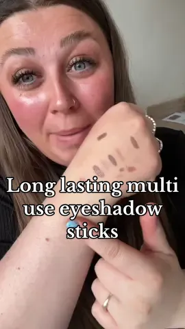 If you’re a beginner in eyeshadow or you want something quick and easy that lasts all day and doesn’t crease or dry out, I’ve got you covered 😜 #eyeshadowsticks #beginners #quickandeasy #neutral #browns #shimmers #eyeshadow #highlight #Eyeliner #makeuplover 