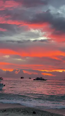 lagunya fell down bgt 🙂 #fypシ #lembongan #lembonganisland #lembonganbali #jungutbatu #jungutbatulembongan #bali #holiday #nusalembonganisland #nusalembonganbali #sunset 