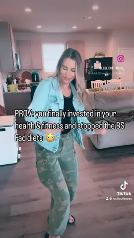 Well that escalated quickly 😳😳 29lbs down in 3 months!!  Lizzie was struggling with her confidence for years. She kept trying on her own and would lose some weight but then gain it right back.  I created Lizzie a program tailored to her and her fitness goals she can do in the comfort of her own home! She only workouts for 30-40mins , dumbbells only, 5 days a week! 💪🏻 I created her a nutrition plan tailored to her, where she can still eat the foods she enjoys while incorporating some fun foods as well! 🙌🏻 She said “I am amazed at my results”  She’s feeling the most confident she has felt in a long time!!!  Imagine if she didn’t take the leap and never joined! She would prolly still be bouncing around trying to figure it out on her own and still not down 29lbs!  I think she’s happy she joined don’t you!? 🔥😝 Are you going to be my next transformation!? #weightlossformoms #losebellyfat #athomeworkouts #howtolosebellyfat #howtoloseweight #momlife #momstruggles #mompooch 