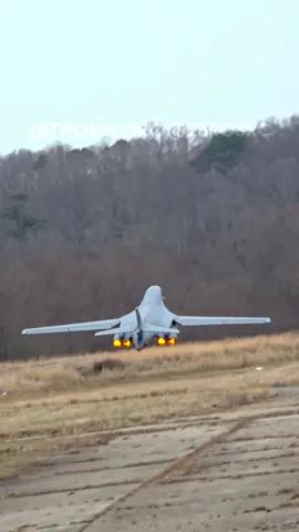 B-1B Lancer takeoff & landing set to the ending theme of Ace Combat 04: Shattered Skies. The only thing better would be a day with fewer clouds. Aircraft: XFly B-1B Lancer twin 70mm from @Turbines RC  #aviation #rc #rcplane #aviationphotography #aviationvideo #aviationphoto #aviationdaily #modelaviation #avgeek #aviationgeek #rcplanes #rcaeroplane #radiocontrol #rclife #rchobbies #rclifestyle #instaplane #instaflight #instaaviation #instaaviationphotography #modelaviator #flying #flywithme #hobbies #airplane #aeroplane #airplanes #aeroplanes #flying #flight #b1b 