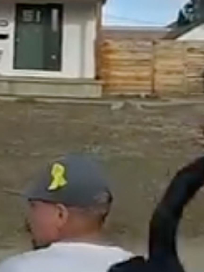 Colorado police chase domestic abuse suspect on foot near elementary school. Officials received a domestic violence call that the suspect punched and shattered his partner’s windshield after a dispute. 🎥: Wheat Ridge Police Department #colorado #domesticabuse #dv #police