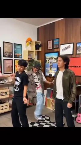 bajo BAALE joget😂😂#iqbaalramadhan #vindes #iqbaalanya2 #BAALE #ramadanbarengvindes #foryou #fyp 