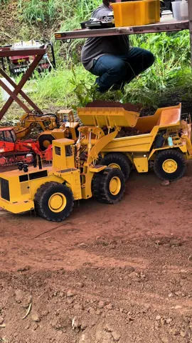 RC Cat 992 wheel loader at the Link Club event  #construction #wheelloader #heavyequipment #excavator #dozer #bulldozer #earthmoving 