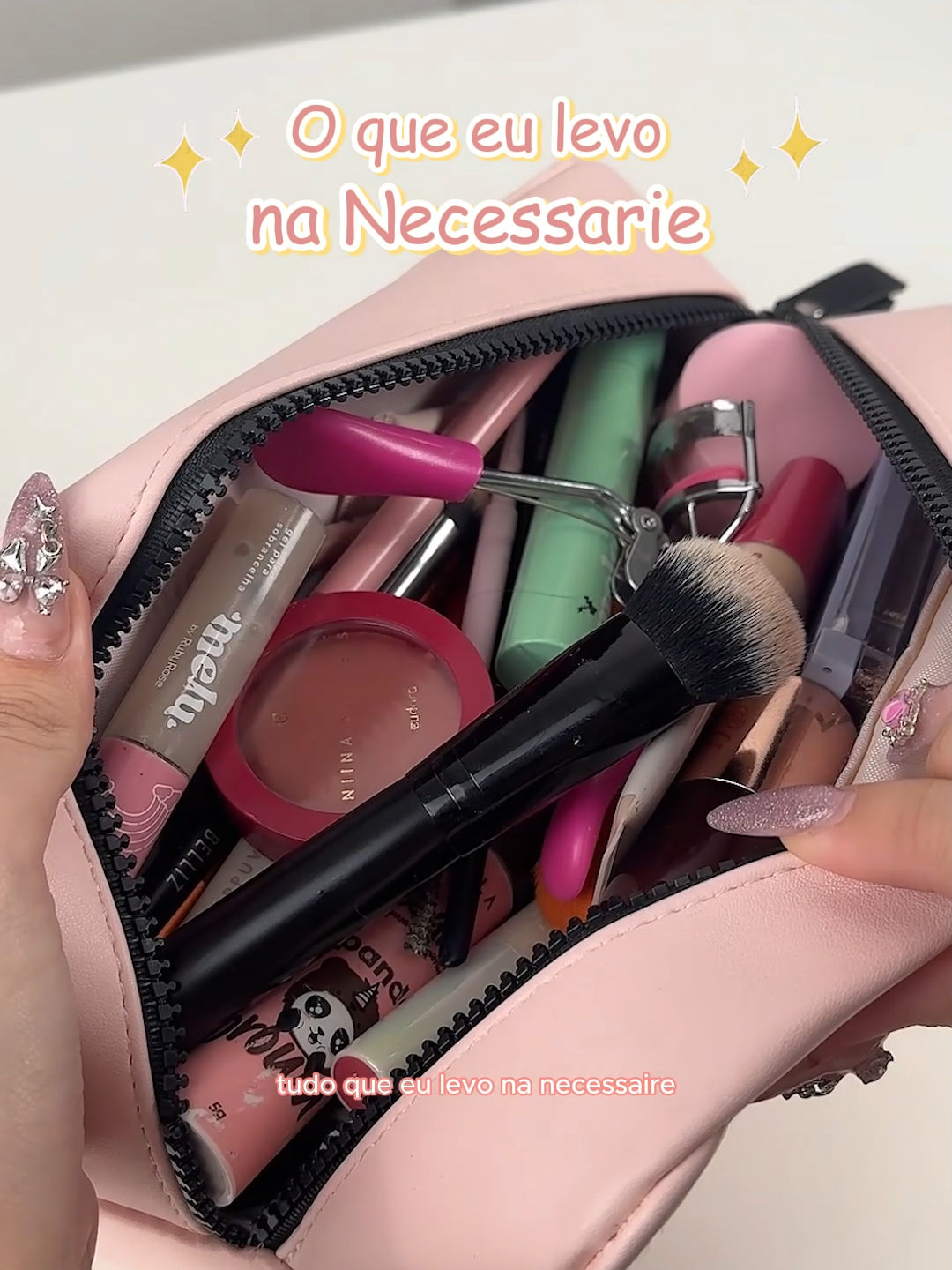 A necessarie da Hermione #oquetemnaminhanecessaire #necessaire #makeup #whatsinmymakeupbag #makeuppouch #whatsinmymakeuppouch #organizewithme #makeuporganization