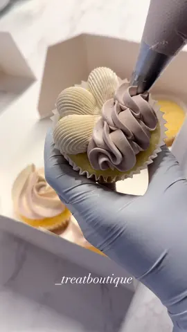 Soft tones ✨ Nozzles used: 172 & 2D Colours: beige & pebble  Buttercream type: American buttercream  . . . #treatboutique #cupcakereel #cupcakepiping #buttercreampiping #smoothbuttercream #howto #buttercreamtutorial  #foryou #buttercreamfrosting #cupcakedecoratingvideo #cupcakedecorating #tutorials #satisfying #dessert #pintrest #buttercreampipingtutorial #fyp #explore #bakedgoods #trendingcakes #reeltrending #foodphotography #dessert #cupcakesofinstagram #fypシ゚viral #buttercream #canberra #cupcaketrend #googong #googongdesserts #canberramums #canberraeat