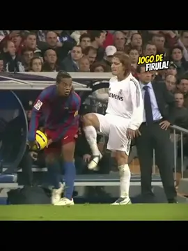Ronaldinho 🆚 Michel Salgado 😮 #ronaldinho #ronaldinhogaucho #ronaldinhoskills #futbol #futebol #football 