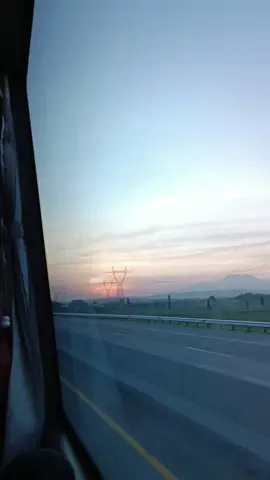 mentahan di bis #mentahanvideo  #mentahanperjalanan #pemandangan  #bis #jb2 #pemandangan #tol #jalantol #gaklewatberanda 