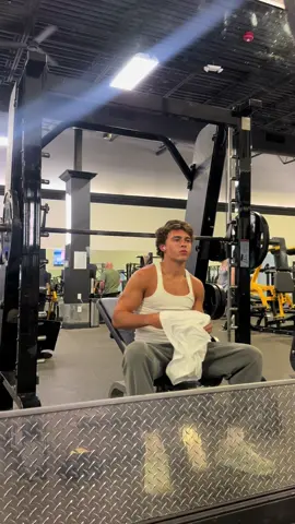 Quick friday lift #fyp #gym #content 