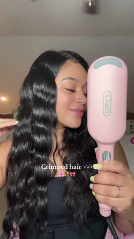 If you think all crimpers are the same I am here to tell you NO MA’AM THEY ARE NOT! This crimper leaves my hair with beautiful waves and I love that is has a timer so all of your hair is equally crimped. Seriously love it & do you guys see this pretty pink!? Ugh😩😍🌸💐🎀🩷 @TYMO BEAUTY US #crimperhairstyle #tymobeauty #tymohair #crimpedhair #hairstyles