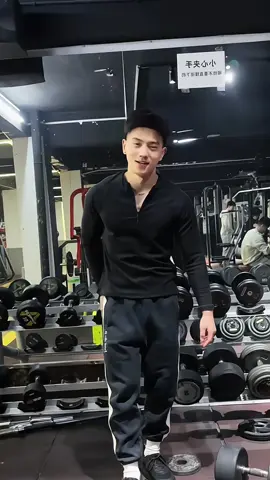Mẫu áo dài tay giữ nhiệt thể thao. #dotapgym #thoitrangnam #aotapgym 