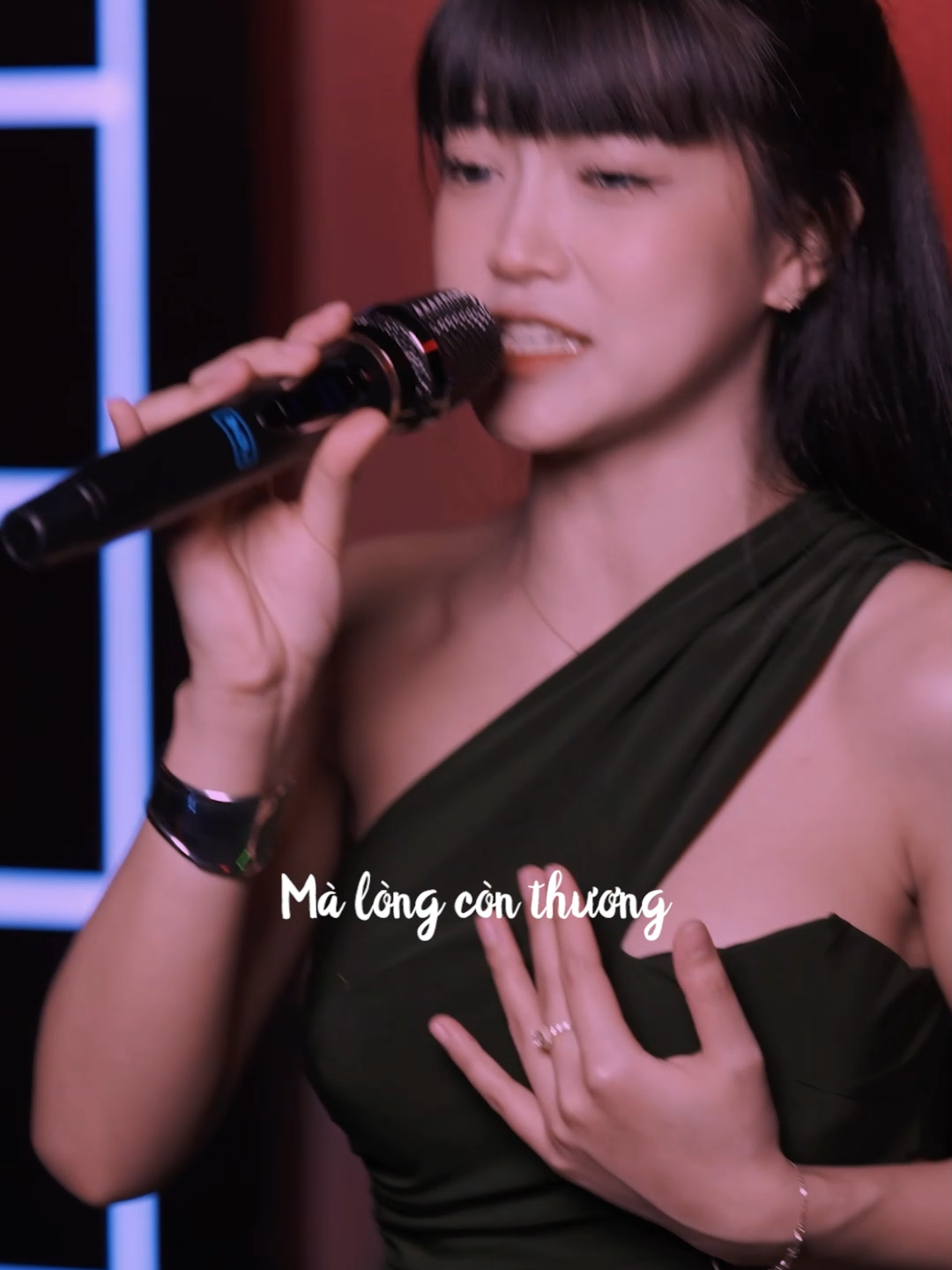 Mãi mãi một tình yêu với cô gái trên Maybach #hoanobenduong #nhachaymoingay #tiktokgiaitri #acventertainment #thuyleacv