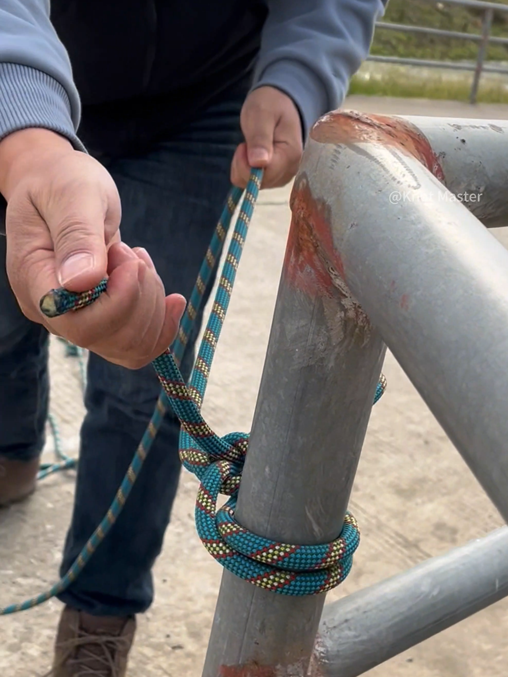 The World's Fastest Release Knot - Simple but Works #knots #knot #rope #ropes #ropework #ropeworks #camping #knotsforcamping #knotsforfishing #knotsforclimbing #knotsforbeginners #campinglife #Outdoors #survivals #ropeskills #lifeskills #lifehacks