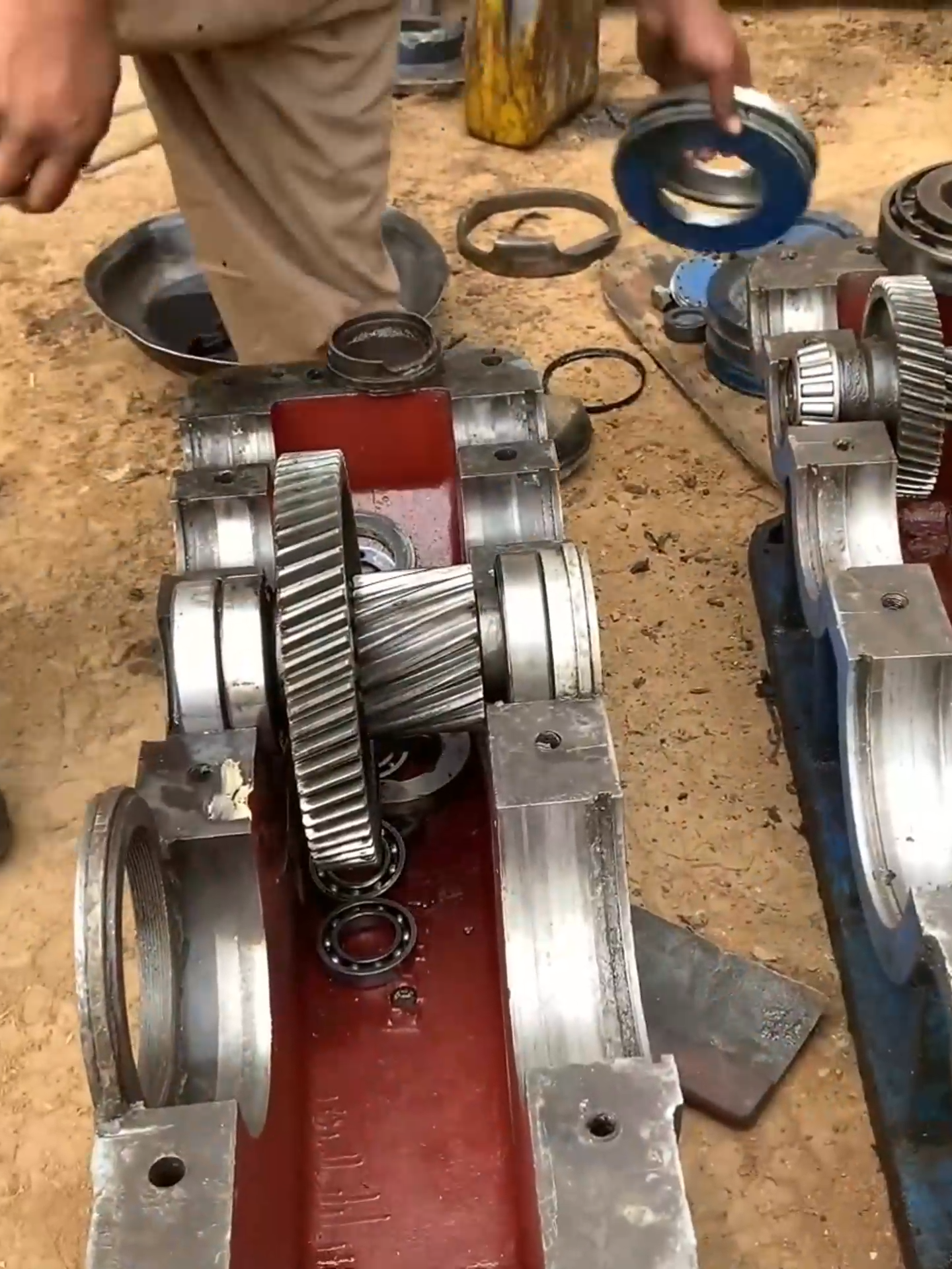 Block Production Machine Gear Maintenance & How To Repair GearBox Gear . . #Pakistanitruck  #machine  #making  #machinist  #engineblock  #crafting  #diycrafting  #🇺🇸a  #virał  #repair  #mechanics #talent  #skills4all  #creativity  #foryou  #fyp  #foryoupage  #fypシ