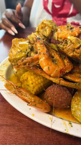 That New Orleans Love! 😍😍😍 Best Food In The Entire Country! No 🧢. #neworeleans #frenchquarter #SeaFood #Cajun #DirtySouth #Food #BestFood 