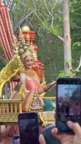 พี่แต้วสวยมากกก💖 งานประเพณีขึ้นเขาพนมรุ้ง 2567 แต้ว นาคี #ประเพณีขึ้นเขาพนมรุ้ง #ปี2567 #แต้วณฐพร #พระนางภูปตินทรลักษีเทวี #เจ้าแม่นาคี 