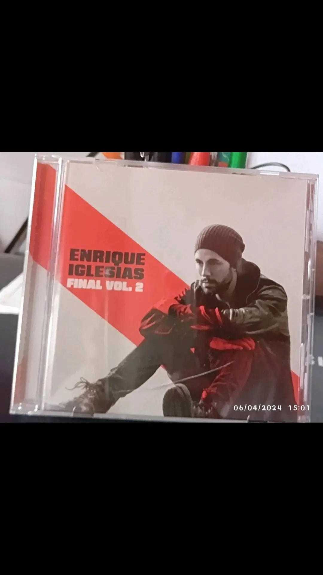 Absolutamente Feliz 🤩🤩 Felíz ahora sí FINAL VOL 2 en mis manos 💿 gracias por tanto  @Enrique Iglesias  TE AMOOOO 😍