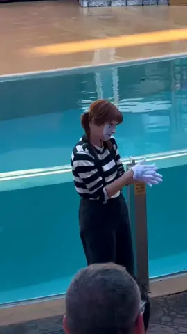 Soo funny #lol #meganthemime #megantheseaworldmime #meganmime  #mime #mimefunny #seaworld #seaworldorlando #seaworldmime  #vibes #lol #hilarious #mime #funny #funnyvideos #fyp #foryou 