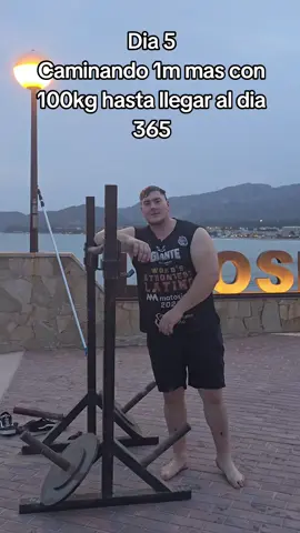 Creo que no son 5m pero me tendréis que perdonar pensé que estaba en el dia 4 mañana le meteré los 6m correspondientes espero que os parezca bien.Fuerza #gym#strongman#fuerza#fyp#parati#GymTok#Fitness 