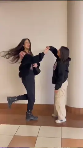 #حكايتناـحلوة 😭🌏❤️👭