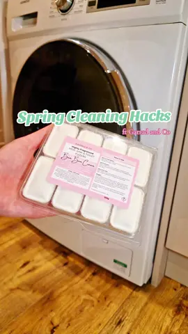 Share your #springcleaning hacks down below!  #roomspray #smallbusinessuk #carpetfreshener #howtomakeyourhousesmellgood #homefragrance #TikTokMadeMeBuyIt #cleaninghacks #cleanwithme 