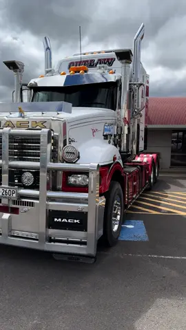 3 MACK OUTLAWS all lined up and looking amazing on show day, Legends!!! #mack #mackoutlaw #outlaw #macktrucks #beauty #beautiful #tamworth #wow #truck #gettrucked #beast #beastmode #Love #bling #blingman #tamworth #australia #aussie #fyp #fypシ #fypシ゚viral #fypage #custom 