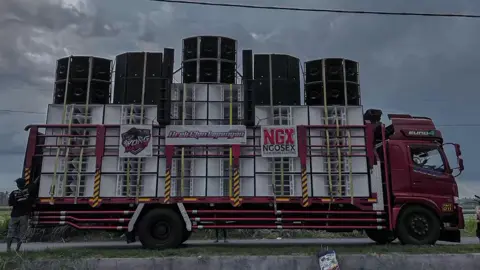SPEK BLEDOSAN😎🤪 • • IG:WONGMAREM__ • • @nanda_audiojember #sumbersewusoundofficial #areketanlapangan #wongmarem😎 #ngosexaudio 