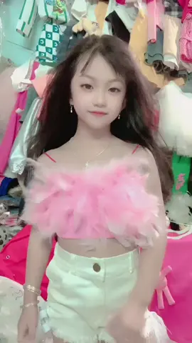 Ngọc đu trend quạt mộ trùng ma #BảoNgọcNhaTrang #outfitmỗingàycủaNgọc #dancerbảongọc #thờitrangbégái #Ngọcđutrend #thỏkidsstore #xh #quatmotrungma #fyp 