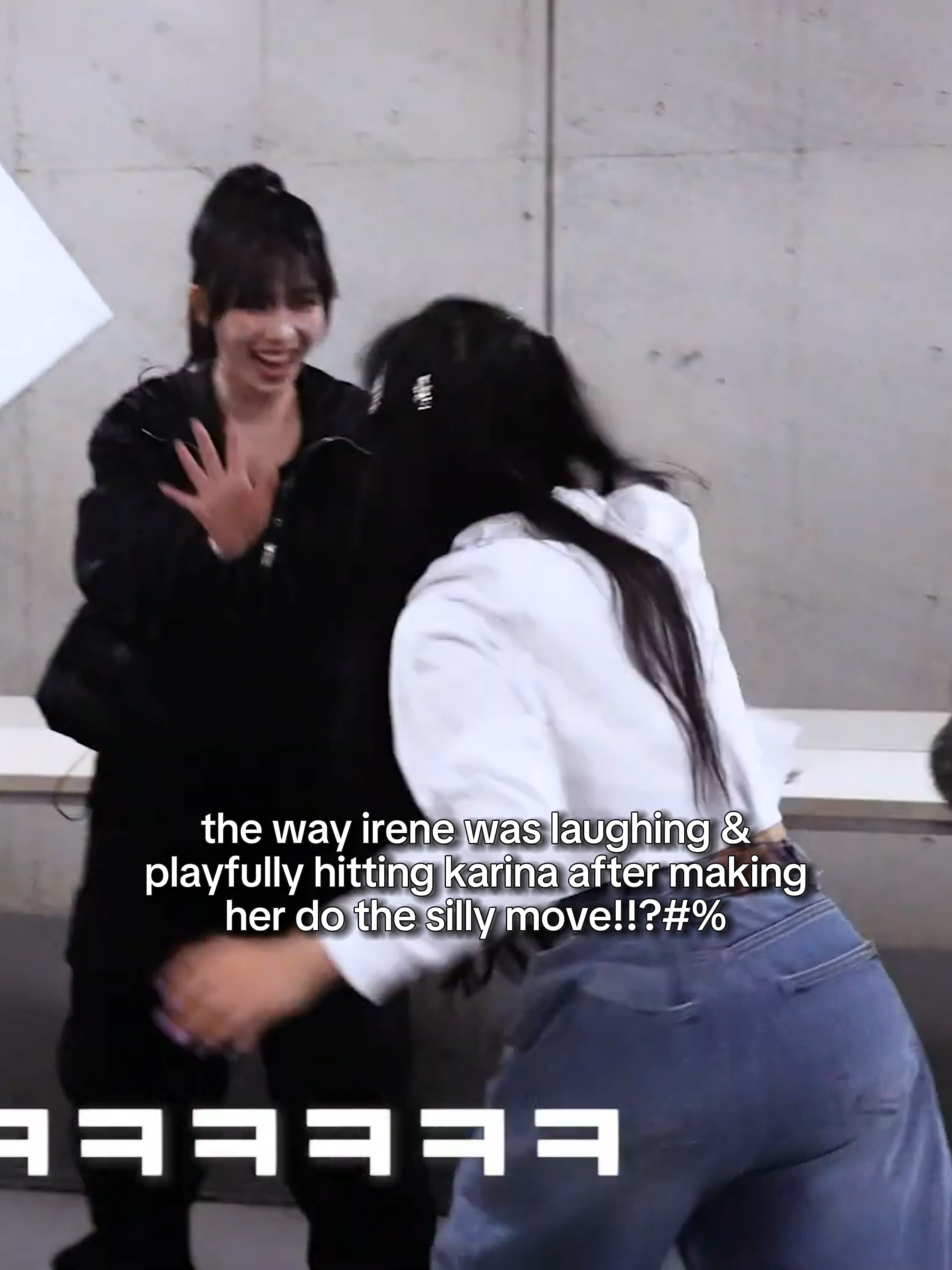 karina's arms were ready to shield herself lmao they're so funny 😭 #karina #irene #aespa #redvelvet #fyp 