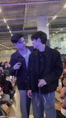 ปูนๆ เสื้อพี่สวยไหมมม~ ปล. เสียงแหบมาก ขออภัยมาณที่นี้ด้วย 🤣 #marcpoon #marcmc #poon_mit12 #AouBoomMarcPoonxBookFair2024 #GMMTVxBookFair2024 #GMMTV 