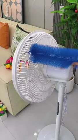 Fan dust cleaning brush #fyp #homefinds #cleaninghacks 