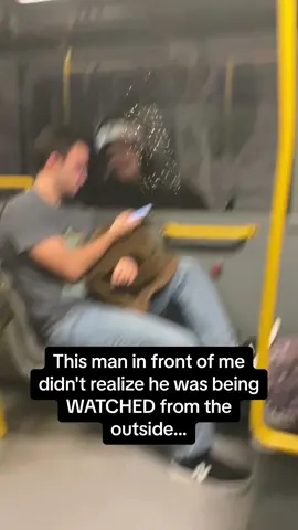 His laugh at the end 🤣🤣 #Pubity  (@ViralHog)