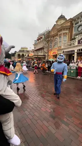 No one could resist saying hi to Dumbo 🐘🥹🫶🏻✨  - - - - - - - - - - - - - - - - - - - - - - - - - - - #disney #disneylandparis #disneybaby #dumbo #disneylandparisannualpassholder #disneystarsonparade #disneyparade @Disneyland Paris ✨ @Disney Parks 