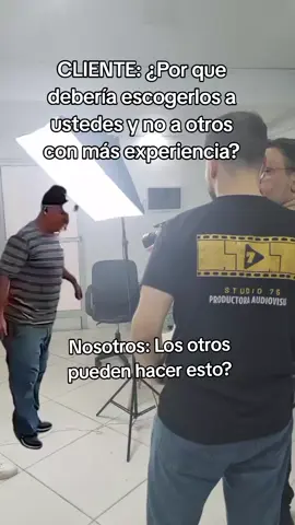 Hacemos la diferencia 😅 #meme #memes #memecut #baile #filmaker #videografo 