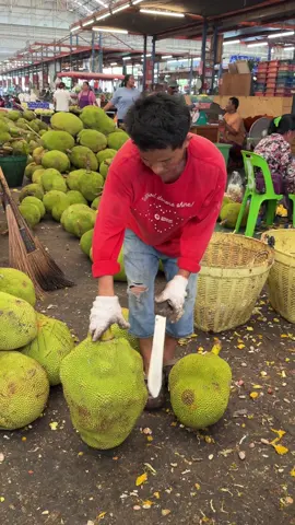 The ultimate in jackfruit peeling skills by experts. 🔪🍋🟡