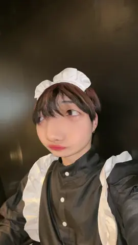 身長187cmのメイドです