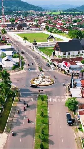 Idul Fitri tinggal beberapa hari lagi, yang rindu kampung halaman semoga kalian bisa pulang dan selamat sampai tujuan untuk silaturahmi dengan sanak keluarga. Amin Allahumma Amin. 📍 Alun-Alun Kota Taliwang, Kab. Sumbawa Barat #idulfitri #mudik #sumbawa #ntb #ksb