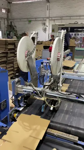 Follow me into the carton packaging factory and see the carton production process.  #boxpack  #packbox  #machineryequiment  #cartonmachine  #carton  #cartonme  #cartonsealermachine  #comedycartoon  #boxpackingmachie  #packinebox #boxmachine  #foryoupage❤️❤️  #fyp 