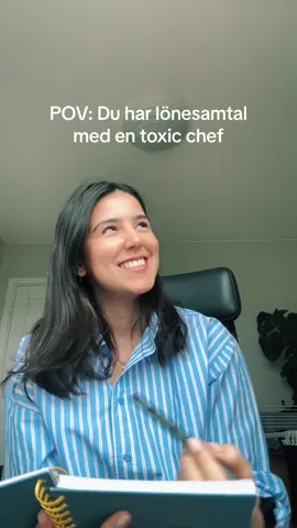 Reklam för @Handelsfacket. Tycker ni det är svårt med lönesamtal? Handels är ett fackförbund för dig som jobbar inom butik, e-handel, lager eller anställd i skönhetsbranschen.  #fyp #fördigsidansverige #relaterar #povsverige #svenskhumor #lönesamtal #chef 