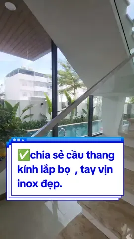#CapCut  chia sẻ cầu thang kính lắp bọ bên hông , tay vịn inox đẹp. 