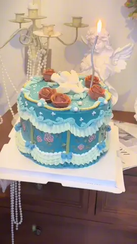 Vintage blue cake #cakedecorating #fyp #cakemaking #creamdecorating #bluecake#vintagecake