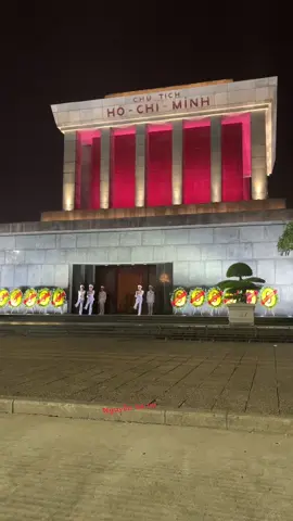 | 08 . 04 . 2024 - MỘT NGÀY THỜI TIẾT NHƯ MÙA THU | Một ngày đầu tháng 4, Hà Nội của tớ hôm nay cứ như mùa thu ấy. Thời tiết hơi ảm đảm một chút, nhưng lại mang theo gió nhẹ và cái se se lạnh, bầu trời dù có u ám đôi khi, nhưng phố xá vẫn thong thả và dễ chịu, những ngày thơ thẩn làm tớ chỉ muốn lang thang hít thở không khí thôi. Nhắn cậu, không biết đã mang thêm áo khoác chưa, vì đường về hôm nay sẽ lạnh đó, nhắn cậu, không biết đã thôi nghĩ ngợi chưa, vì buồn bã trong những ngày đẹp trời thì thật là đáng tiếc. #chubodoi#bodoi#bodoicuho #qdndvn#langbacho #vietnamtoiyeu #xuhuongtiktok#fyp 