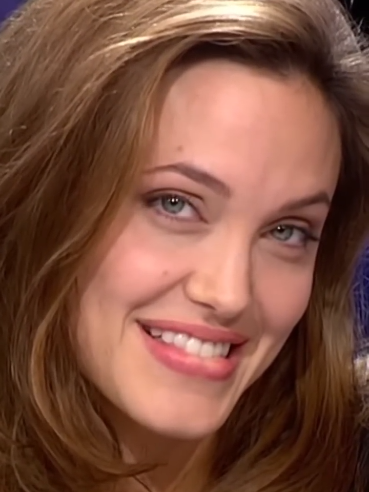 SEDUCTIVE EYE CONTACT ANGELINA JOLIE new tiktok trend . #shorts #tiktokvideo #beautiful #beautifulactress #beautifulgirl #beautifulwomen #beautifulwoman #girl #girls #angelina #angelinajolie #hollywood #seduce #seductive #eyecontact #foryou #fy #fyp #foryourpage #foryoupost #explore  #viral #trending #tiktokviral