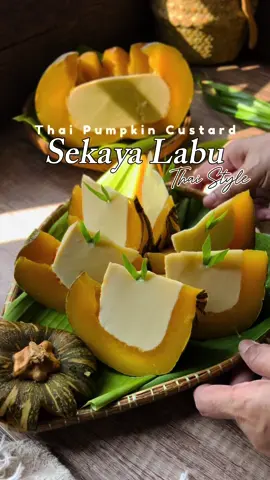 Suka Sekaya Labu ni tapi jarang2 nak jumpa orang jual. Nak buat sendiri pulak jarang2 kerajinan tu nak mai. Kebetulan last buat masa puasa tahun lepas, memang patut sangat la repeat balik kan walaupun puasa dah nak habis. Bahan-bahan mudah ja sebenarnya tapi kena kesabaran masa kukus dan buat hari ni, seelokknya esok baru boleh dipotong dan makan.  SEKAYA LABU / SANGKAYA LABU 🌱3 biji Telur Itik / Duck Egg 🌱3 biji Telur Ayam / 🌱Chicken Egg 🌱3 Tbsp Gula Thai / Thai Palm Sugar 🌱1 Tsp Himalaya Rock Salt @Love Earth Organic  🌱1/2 Cawan Santan / Coconut Milk 🌱1 Tsp Esen Vanila / Vanilla Essence  🌱Daun Pandan Secukupnya / Screwpine Leaves  *Cara-Cara membuatnya di Video *Cara-Cara utk sediakan labu  https://vt.tiktok.com/ZSFgXa2Lb/ #sekayalabu #thaipumpkincustard  #Ramadan2024  #rosarmankitchen  #roomcircletwd 