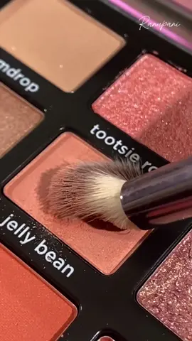 1 palette under 100 ribuan kamu bisa dapatkan 18 warna yang pigmented, easy to blend, long lasting. Semua bisa kamu temuin di Sweetest Palette ini 😍✨ #sivannaindonesia #sivannathai #sivannacolors #eyeshadowpalette #pigmented #longlasting 