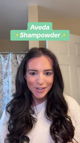 #giftedbyaveda #gifted_by_aveda #shampowder #dryshampoo I’m a fan!! You know where I’ll link it @Aveda 🤍🤍🤍