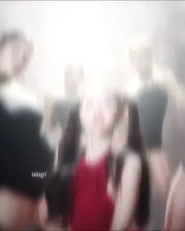eu nunca tinha editado a jennie em you and me - #jenniekim #lalisgif #jennie 