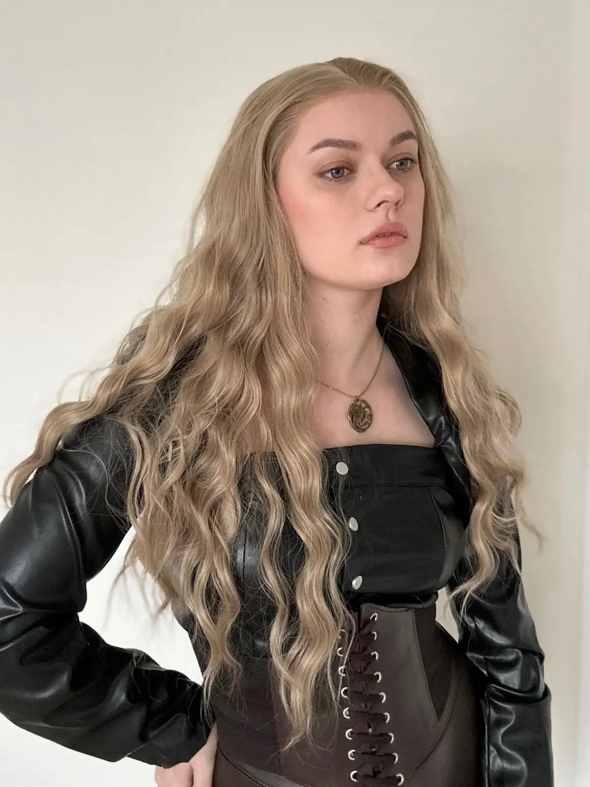 The long-awaited addition to my Jaehaerys/Alysanne daughters series, wife to Baelon, as well as mother to Viserys and Daemon is finally here!!  I’ve been excited to cosplay Alyssa for as long as I can remember, but finding the shade of the wig that would align perfectly with my image of Alyssa was more challenging than I thought! Since Alyssa was a very passionate dragon rider, I simply had to go with full leather look for her to convey that love of hers in her outfit! Stretchy, easy to fit herself into, comfortable - that’s what I imagine Alyssa’s style to be like!  Other than the hair, my favorite parts about this look are the three-headed dragon pendant, which I honestly head canon to be Baelon’s gift, as well as her signature green and purple eyes! I tried to make the hue in the eyes as natural as possible, so you might have to zoom in to see it clearly!  I love thinking about what kind of Queen Alyssa would’ve been if her and Baelon lived long enough 😭 #hotd #houseofthedragon #houseofthedragoncosplay #hotdcosplay #cosplay #rhaenyratargaryen #rhaenicent #alicenthightower #daenerystargaryen #helaenatargaryen #aemondtargaryen #daemontargaryen #fireandblood #twins #foryou #alyssatargaryencosplay #cosplayedit #alyssatargaryen