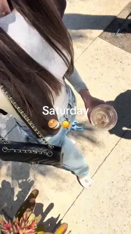 An ideal saturday!!! Bagels, coffee, sunshine, the beach, and shopping 🤭 also the weather in Florida has been so perfect I can actually wear a cute spring outfit 🤣 jeans + a long sleeve shirt + a sweater on top is my go-to! #fyp #dayinthelife #morning #weekend #OOTD #WeekendVibes #foryou #fashion #springoutfits 