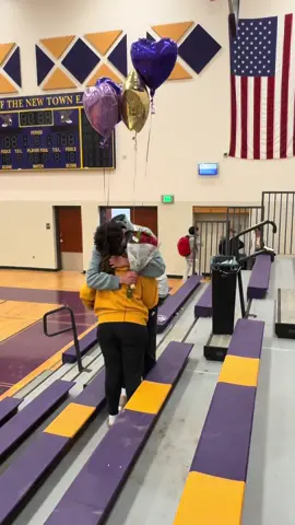 Sweest promposal! #prom2024 #prom #basketballseason2024 #fyp #foryou #highschool #junioryear #boyfriend #girlfriend 