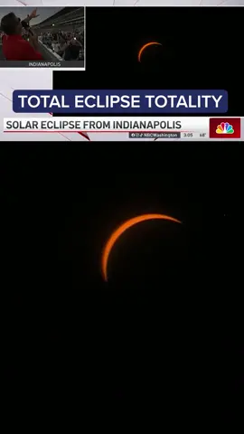 ☀️🌑 TOTAL ECLIPSE TOTALITY: Storm Team4's Doug Kammerer reported live as the eclipse plunged Indianapolis into darkness.  #eclipse2024 #eclipse #solareclipse #meteorology #indianapolis #eclipsetotality #totalsolareclipse